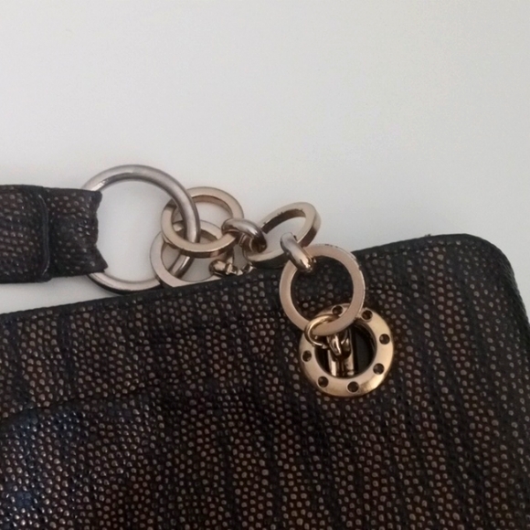 👜🖤⭐Black and Gold Vegan Leather Shoulder Bag - Picture 5 of 10